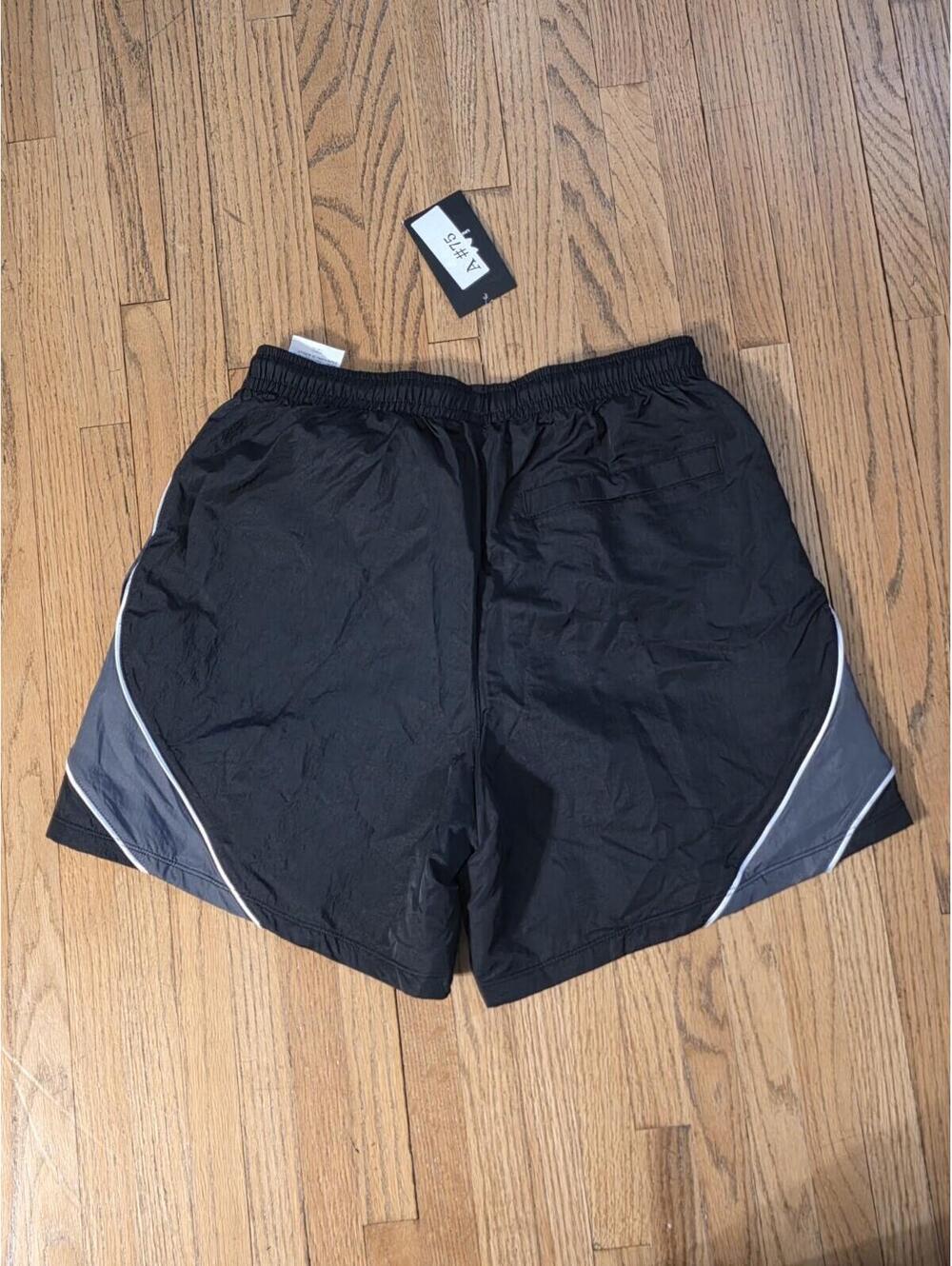 New Mens Under Armour Icon Volley CB Athletic Shorts Medium Loose Fit NWT - Picture 2 of 3